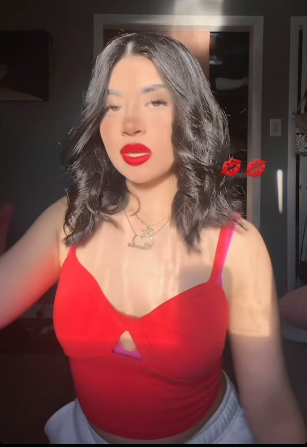 Chaparrita nalgona con algunos fakes