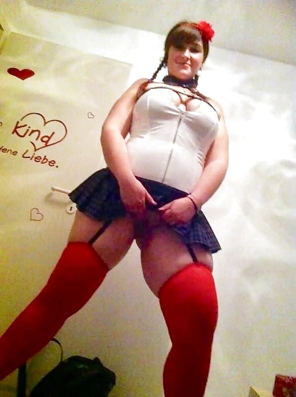 Make her famous german webslut Deutsche webhure julchen wird zur Schau gestellt