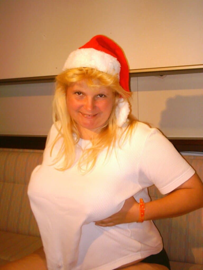 Ho ho ho, Merry Christmas from Chatpic - guest starring Sandra!
