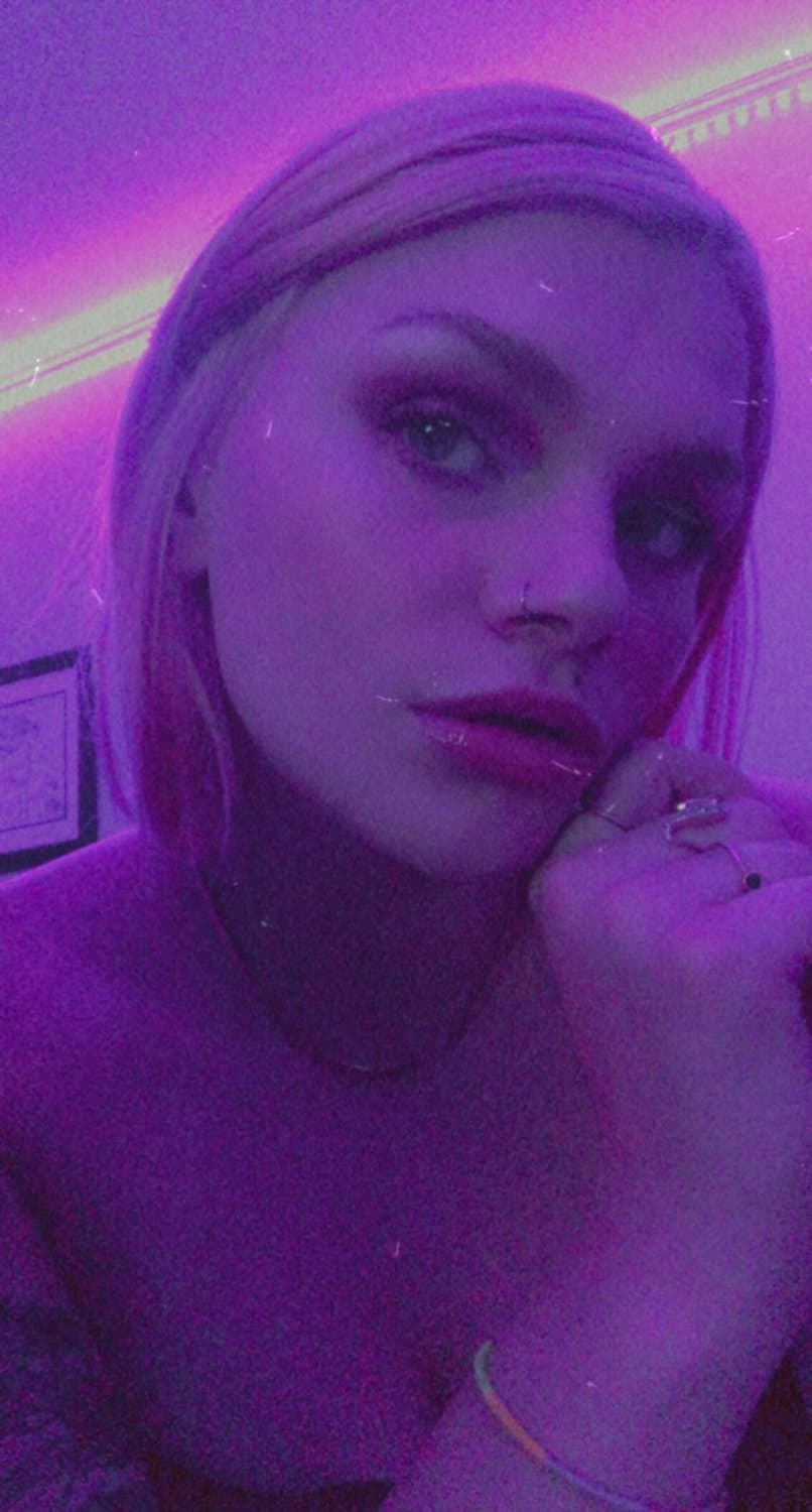 Click to view full size Fat Breasted Alt Girl