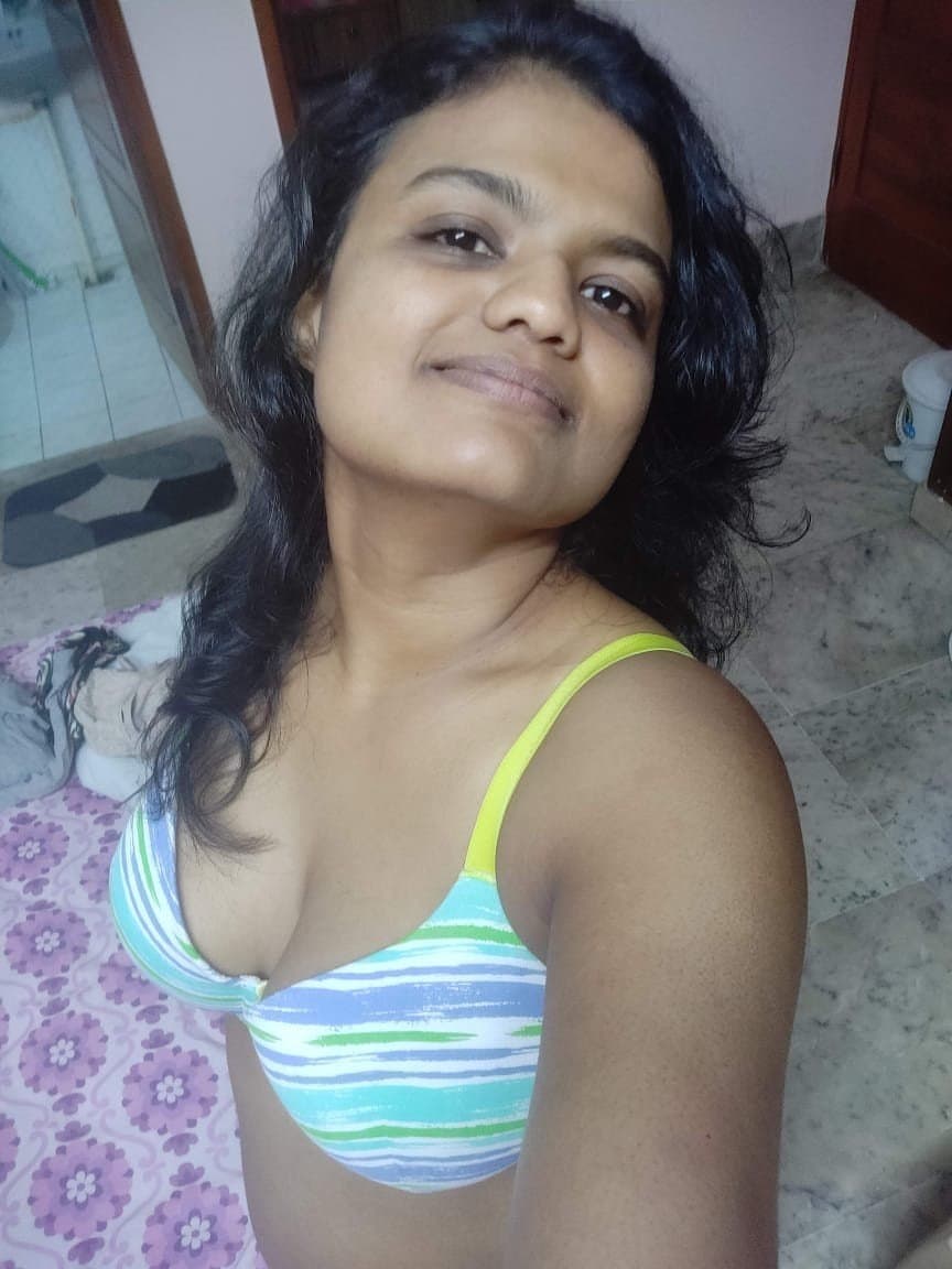 Famous Indian Webslut Likes to Show Off