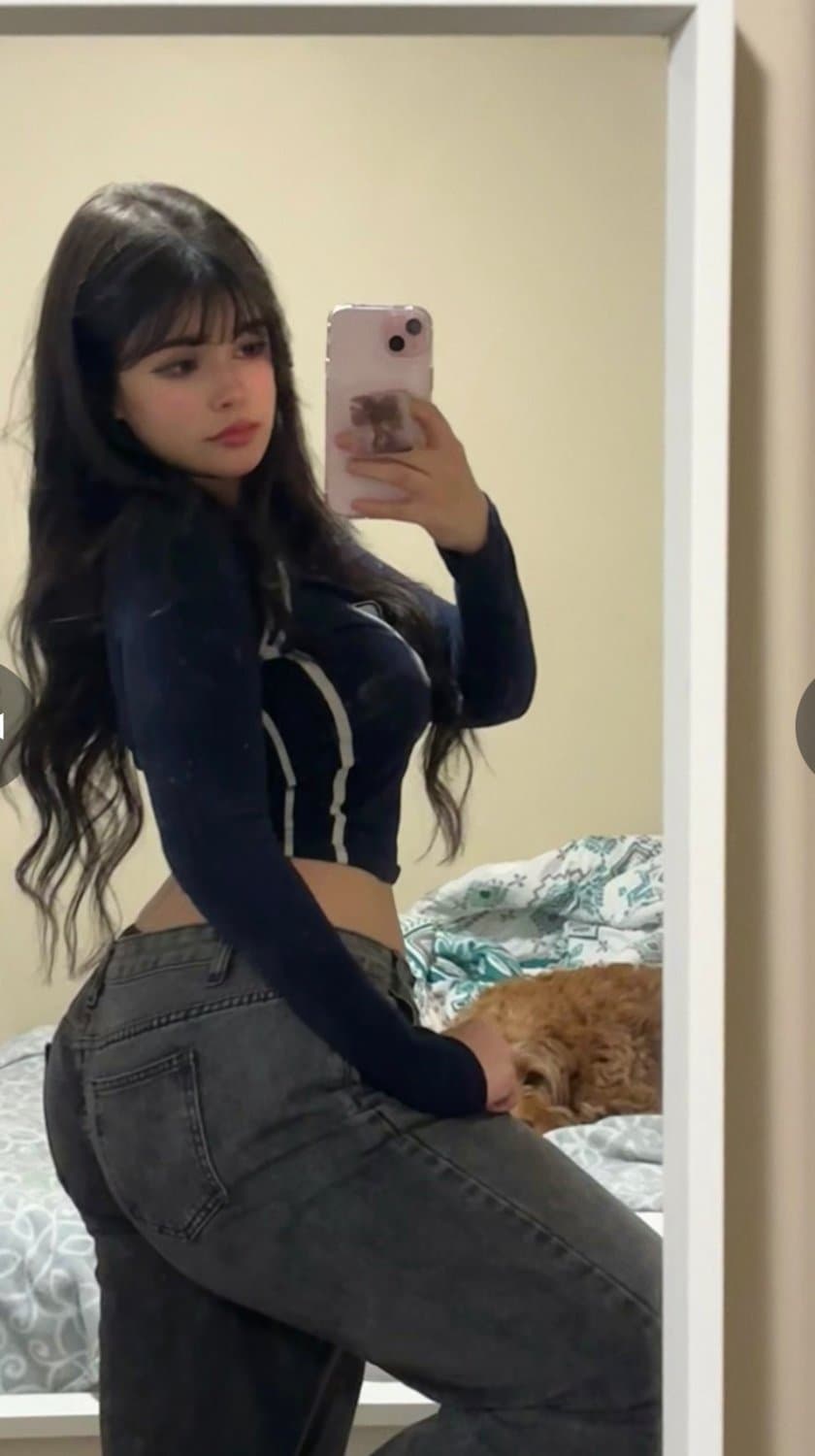 Utah K-pop slut loves showing off her titties. Dm to trade her nudes