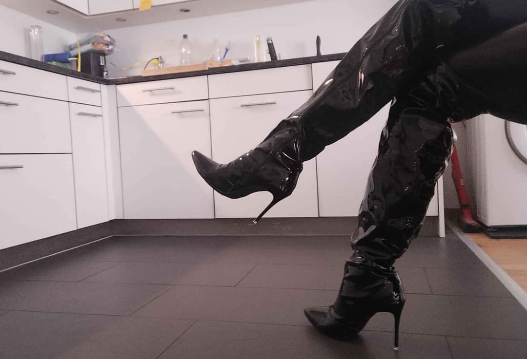 Black leather Boots ?