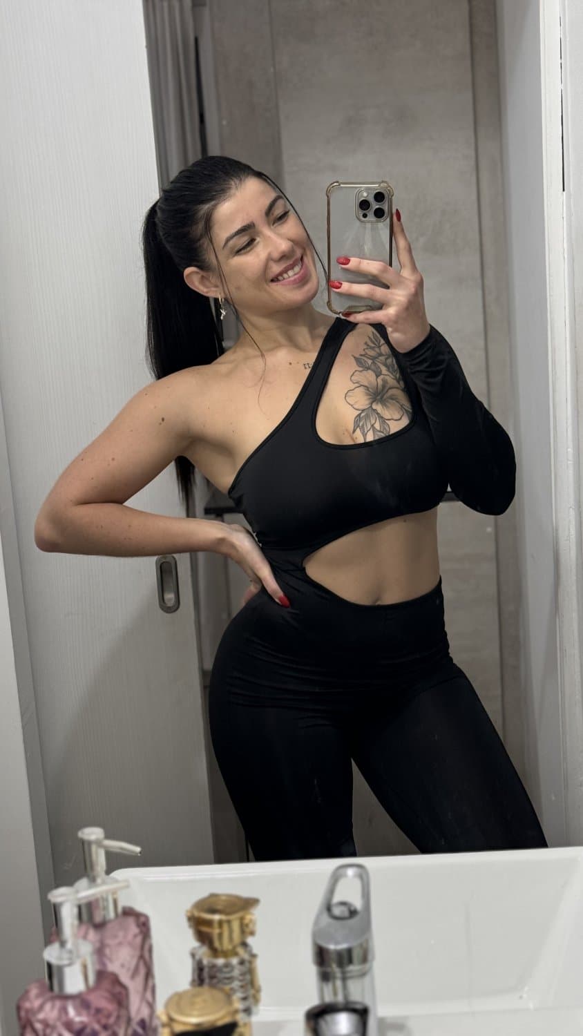 Pure curves, pure power, pure slut??