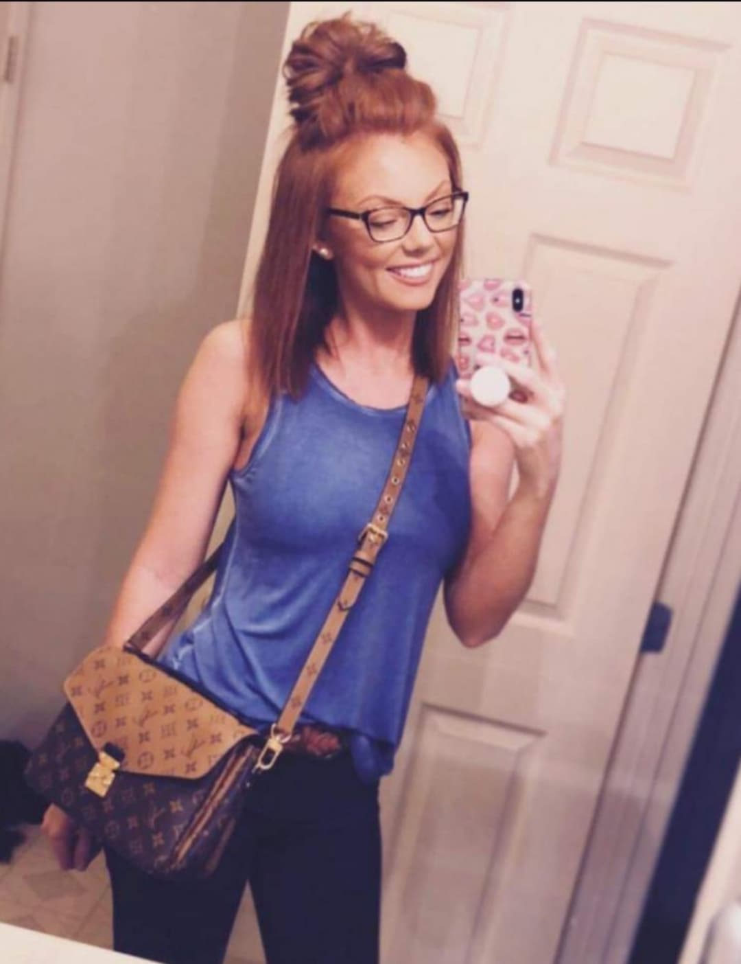 33 year old robin from Kentucky LOVES to cheat on her husband