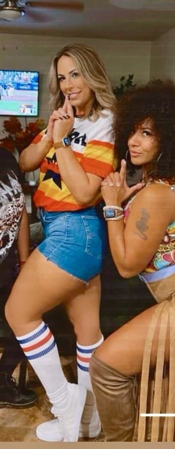 Click to view full size Texas TikTok milf Robyn fields