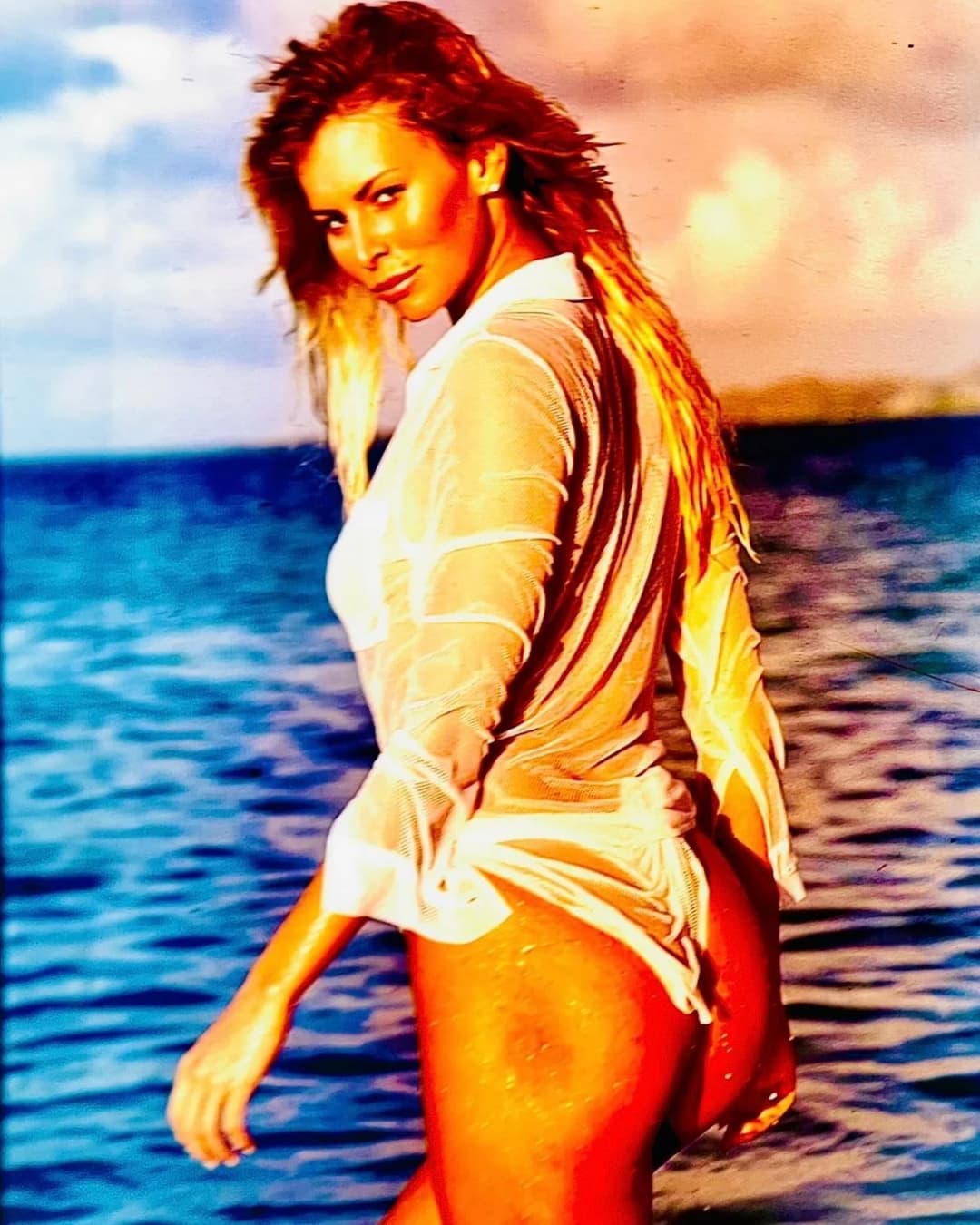 Click to view full size Beautiful blonde supermodel Niki Taylor is perfect jerk meat for old school fapping.