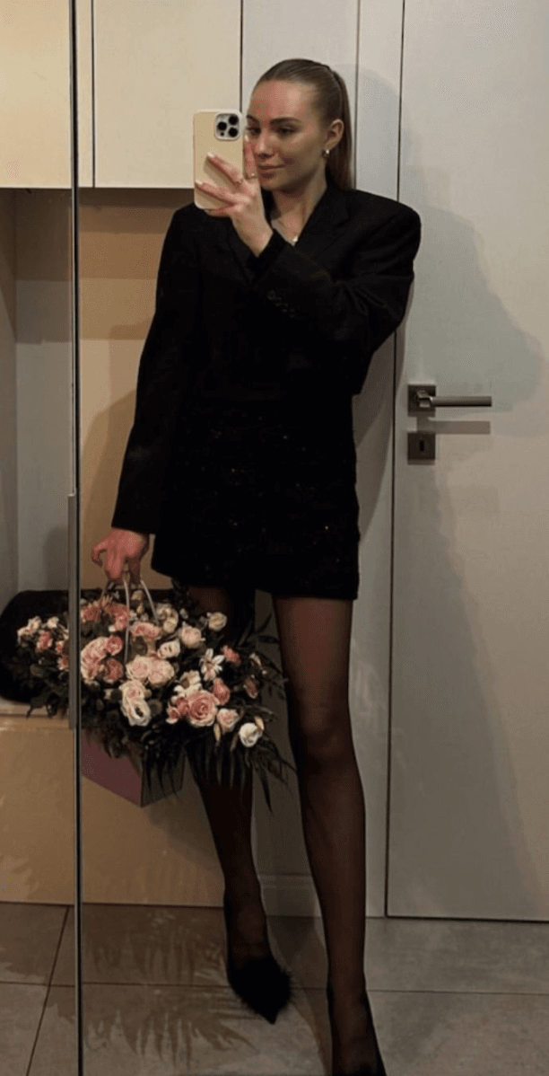 Smoking hot blonde in bikini and heels