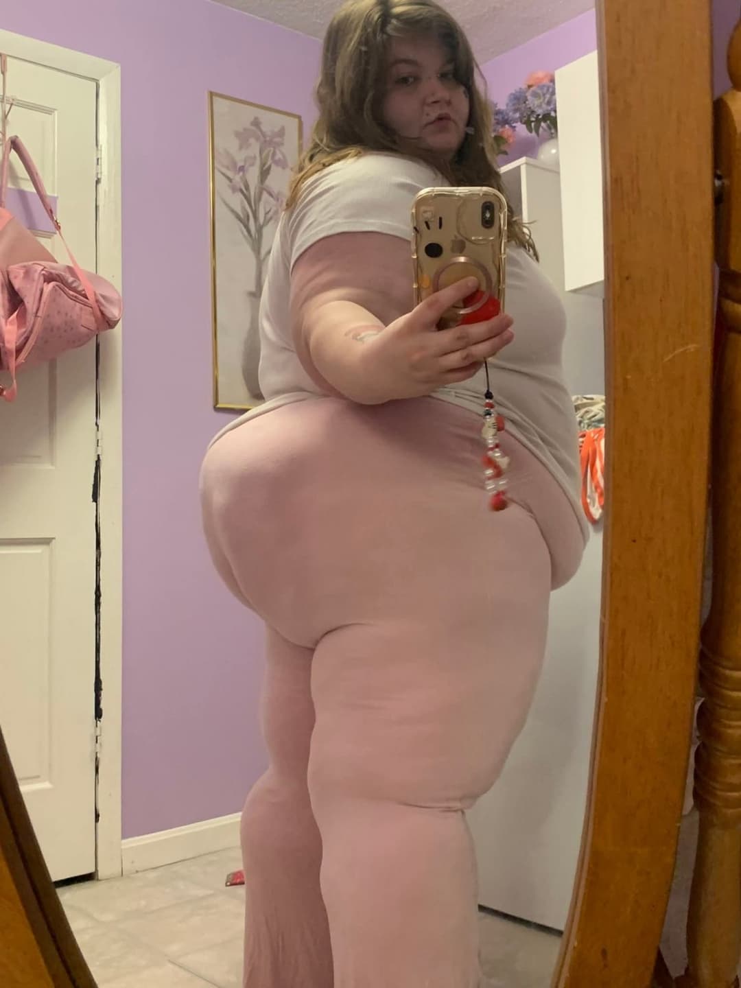 MASSIVE HUGE PAWG SSBBW BBW HUGE THICK BIG ASS GOONER MATERIAL