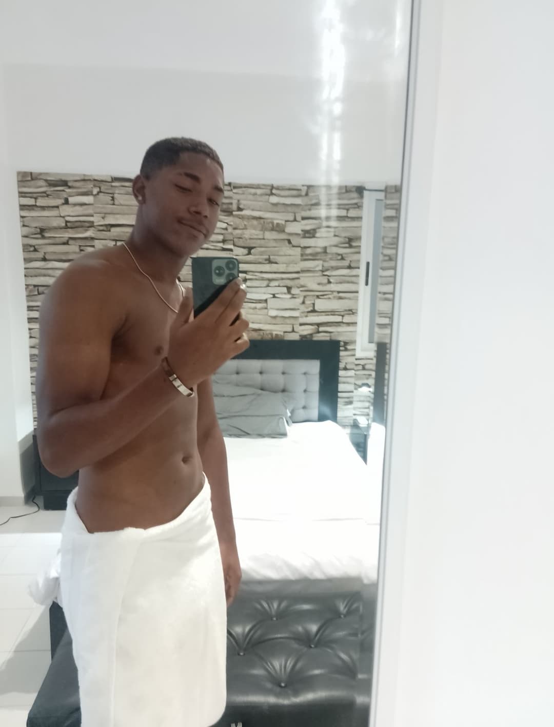 Young Cuban influencer Moreno shows off for the pink platform