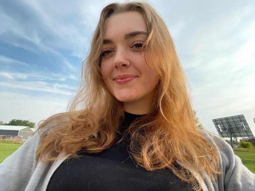 Isabelle being a whore outside of work?