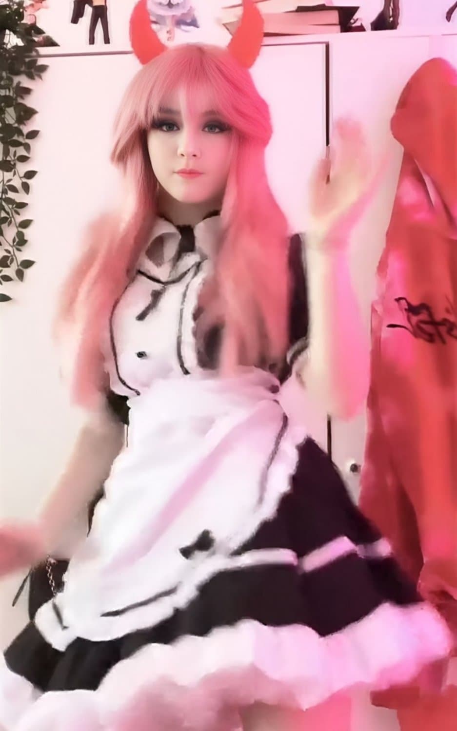 Lena the NSFW Cosplay Whore :3