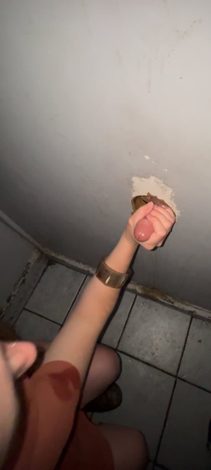 I love being a filthy cock whore at the glory hole! I love strange cocks and cum