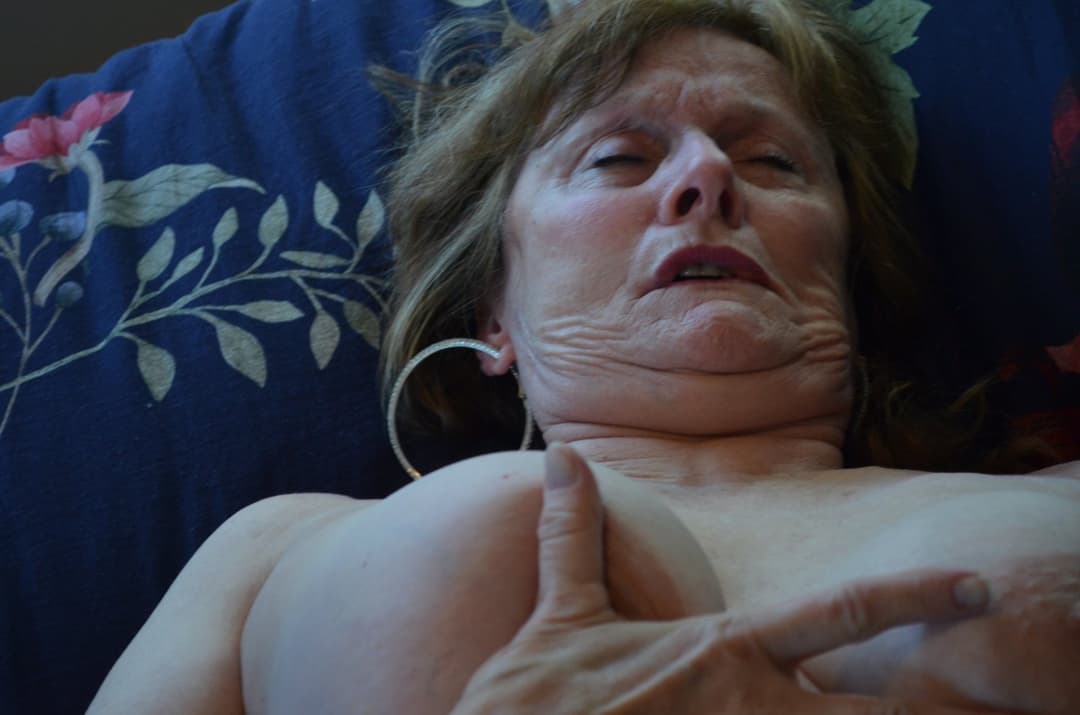 Slut wife Nancy -slut from Minnesota please share her photos and videos, she loves comments.