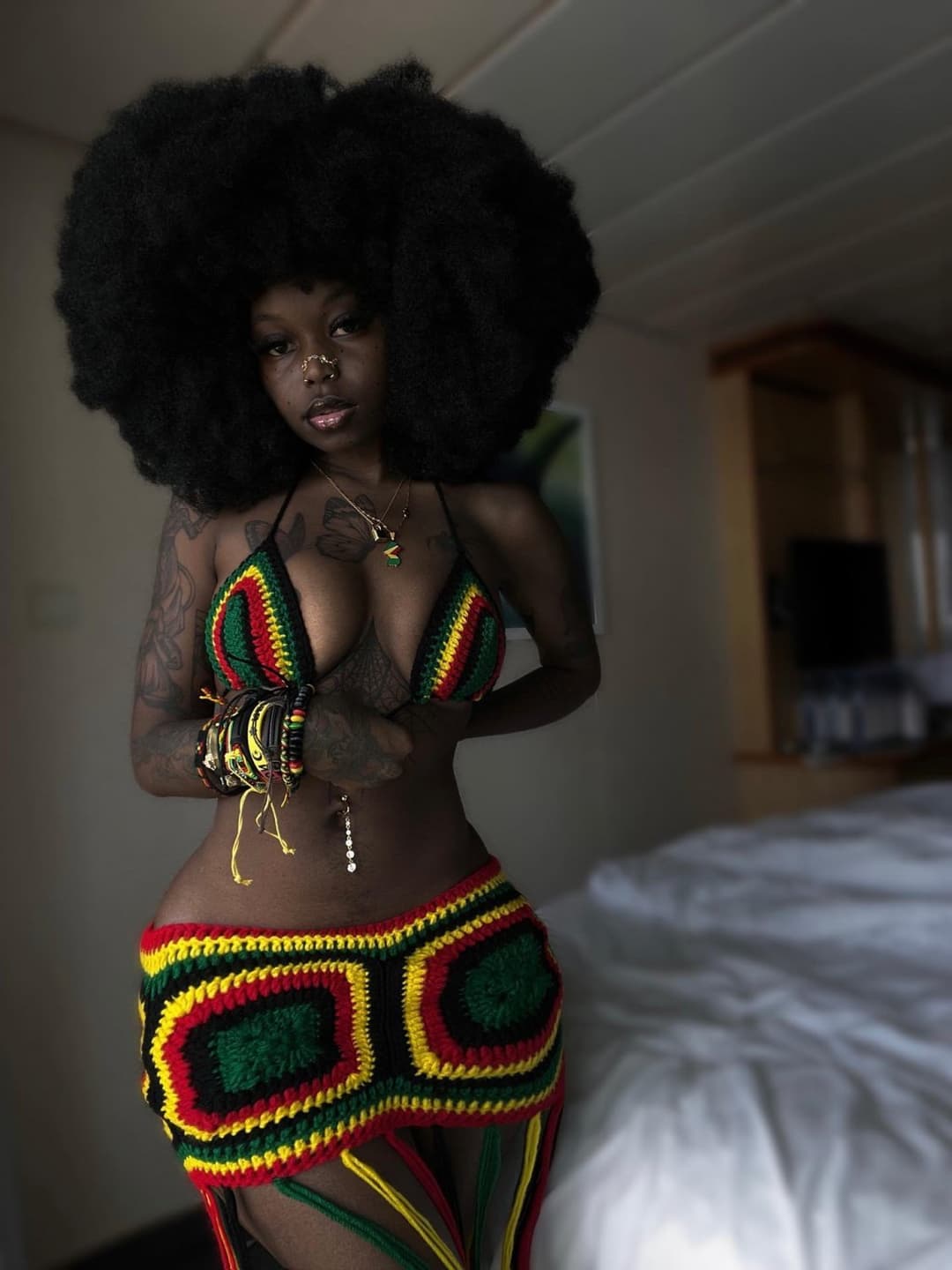 Sexy slim thick dark skin ebony ?