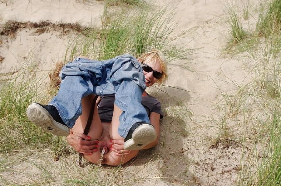 French amateur Justine enjoys watersports