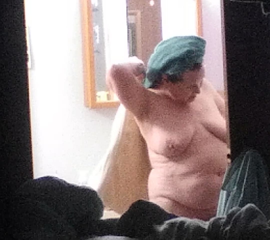 Amateur Milf BBW bathroom spy