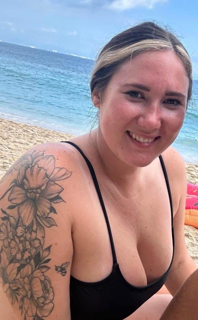 Big tit wife loves to play and show off