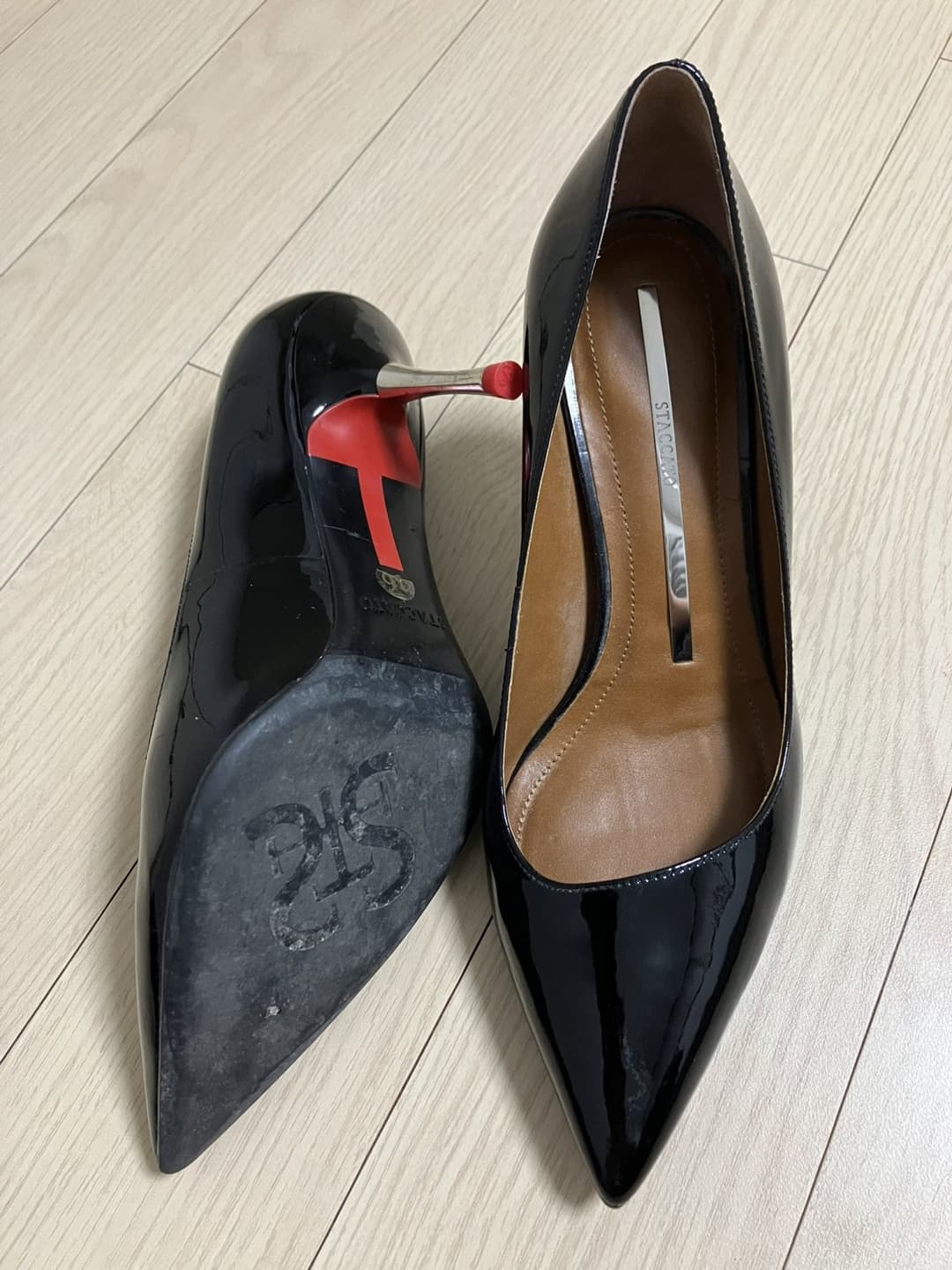 Click to view full size Chinese feet / socks / shoes.