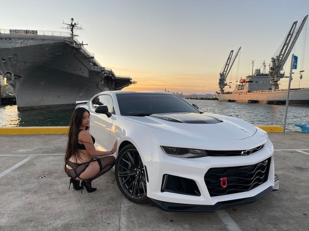 Click to view full size Sexy asian amateur SF model loves to fuck and show off her blowjob skills