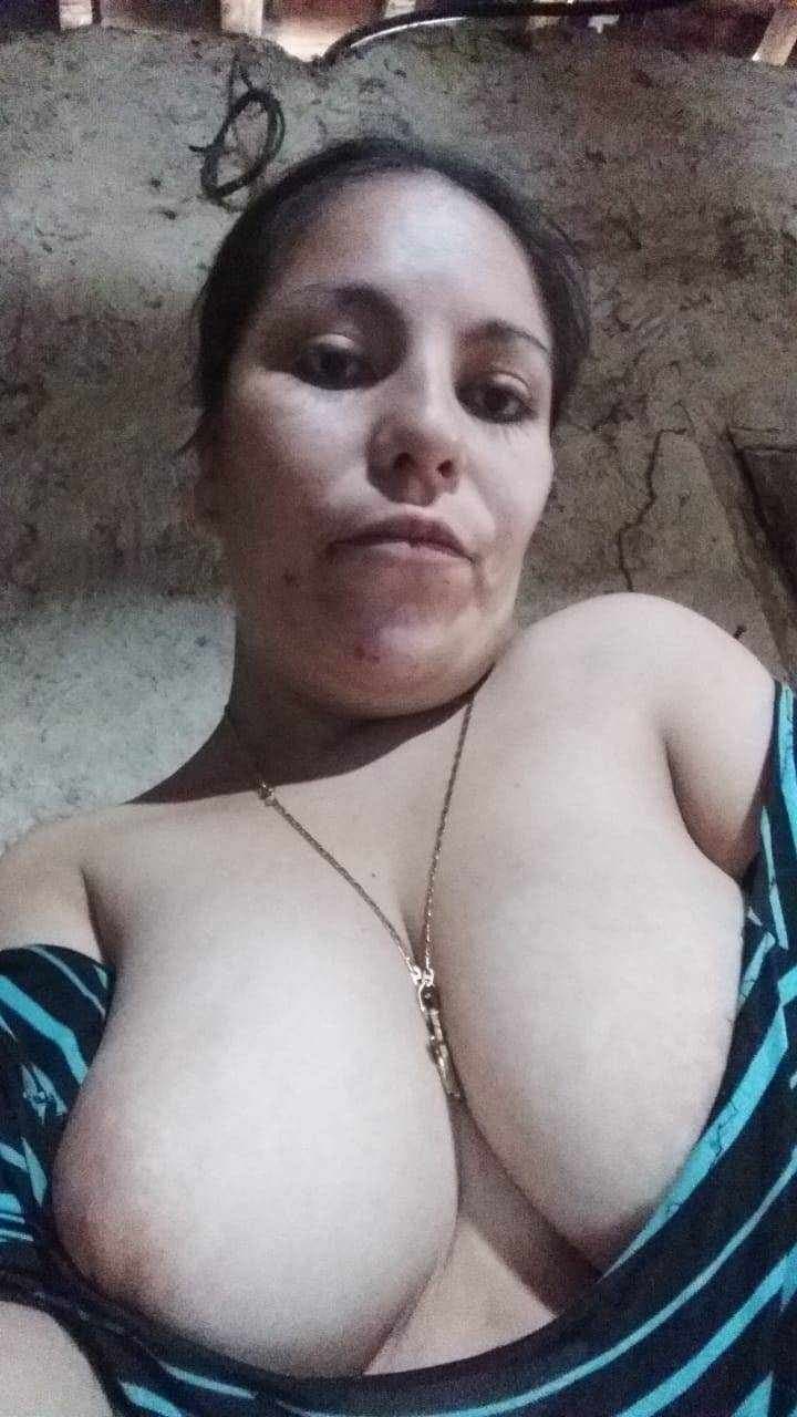 Becky madre puta Salvadoreña se deja coger por mi y mis amigos.