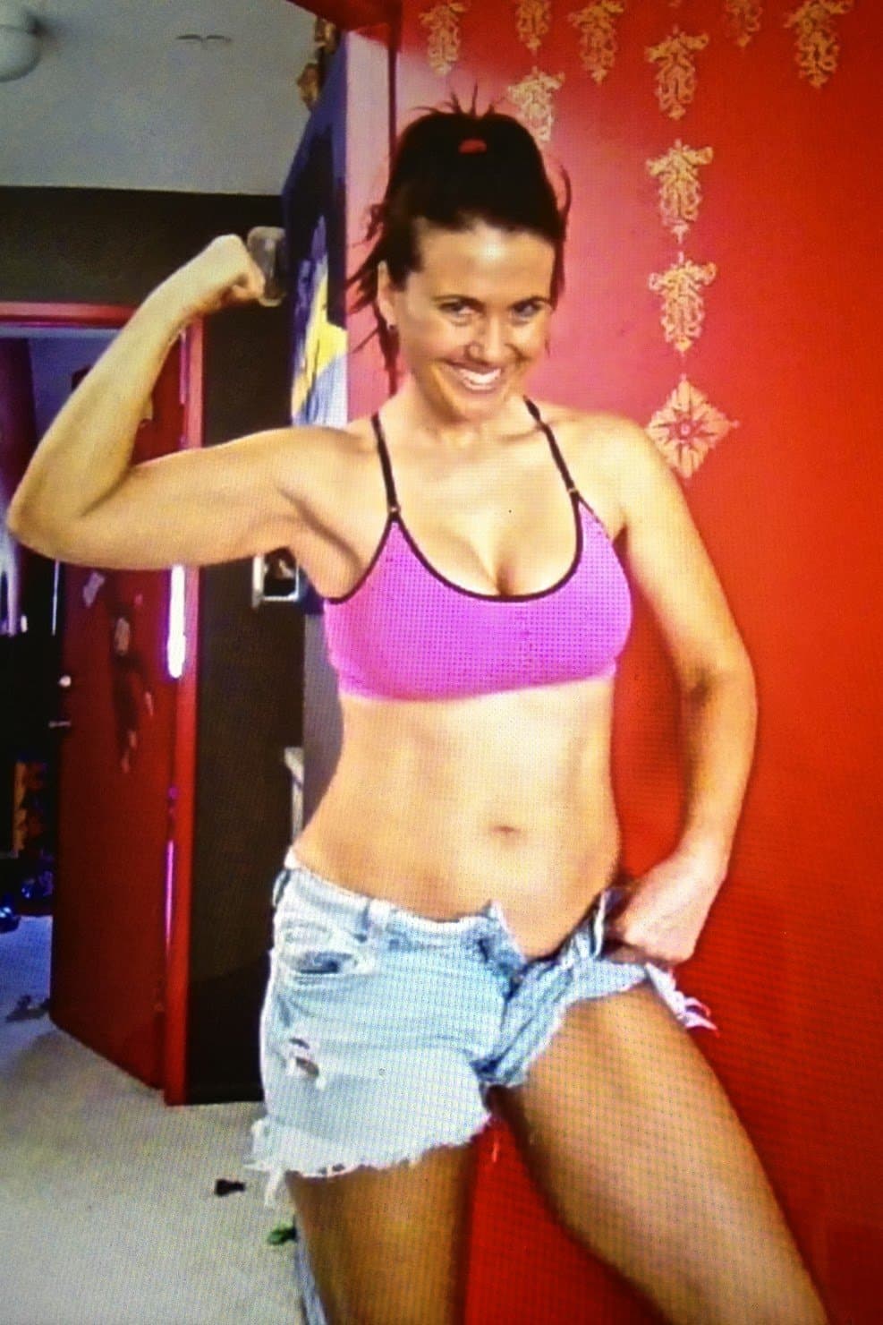 Thick amateur milf goddess twerking, bikini, gym