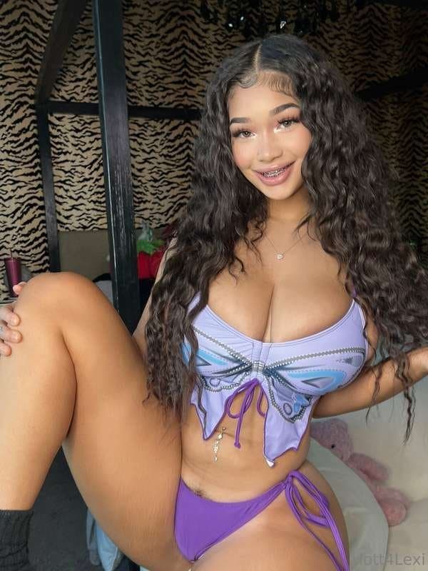 Novinha linda;toda grossa toda gostosa