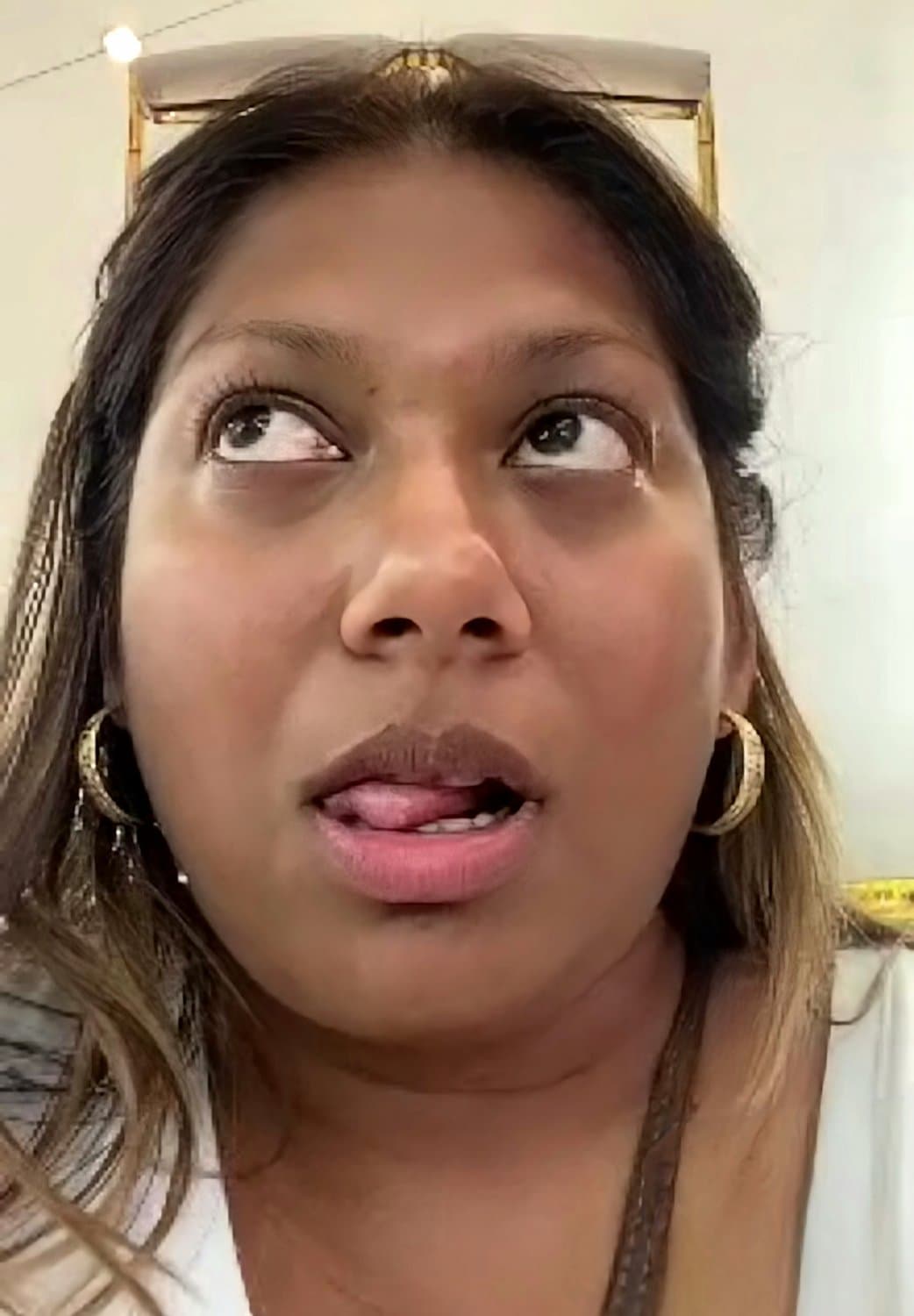 Indian wife ready for strangers mouth open ass ready grope and use.