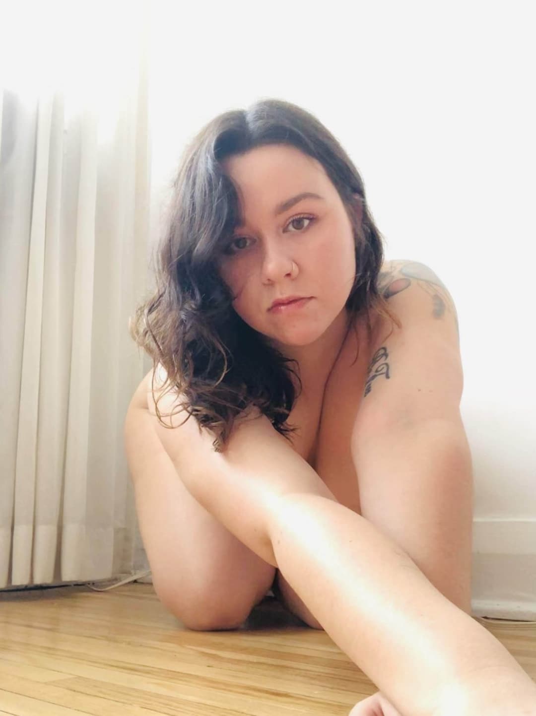 Hot Pawg Shows it all, and wants your throbbing cock