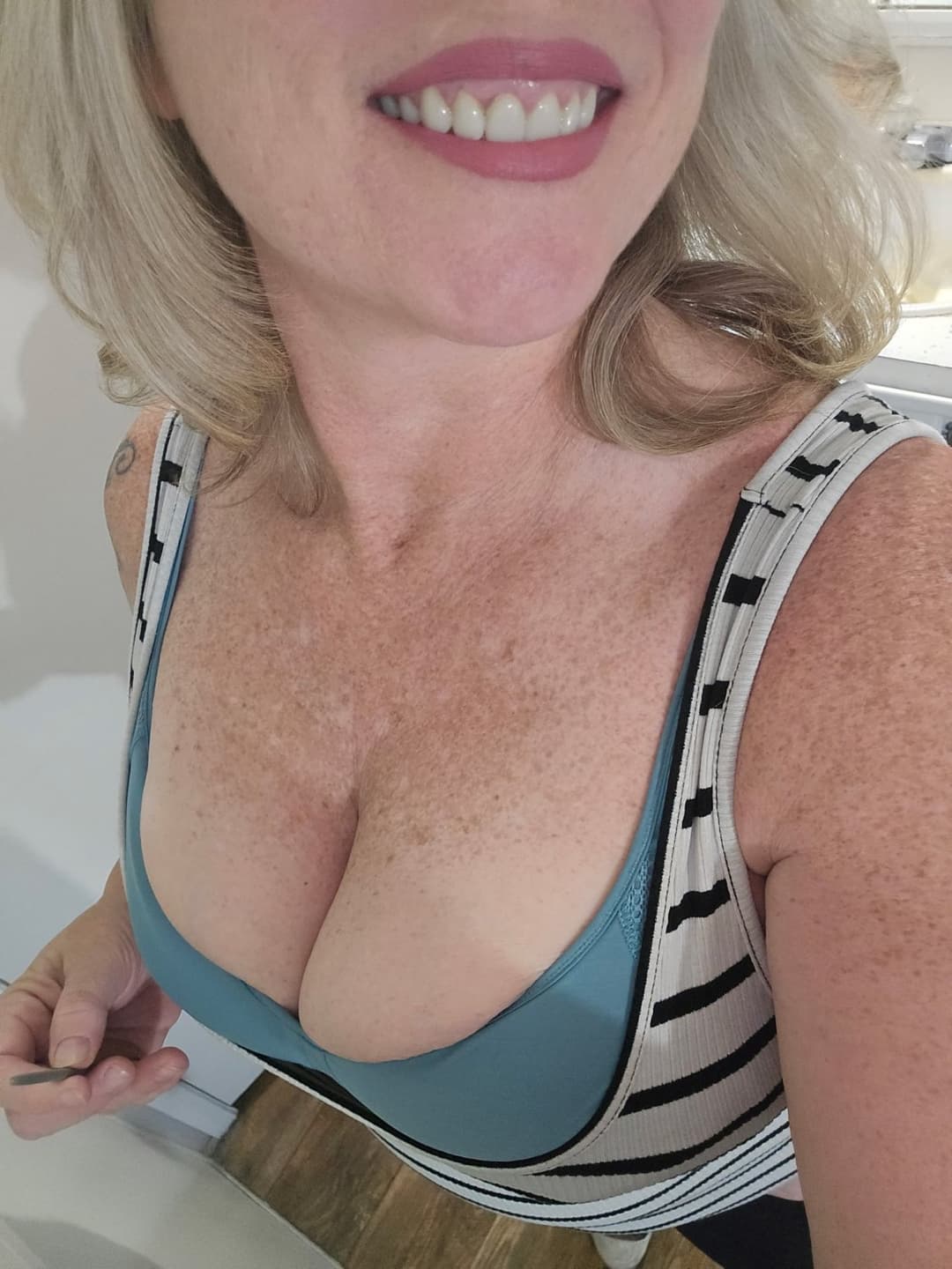 Meet Me At My My Office After Work For Topless Pictures - Big Boobs Blonde , Arizona free Use