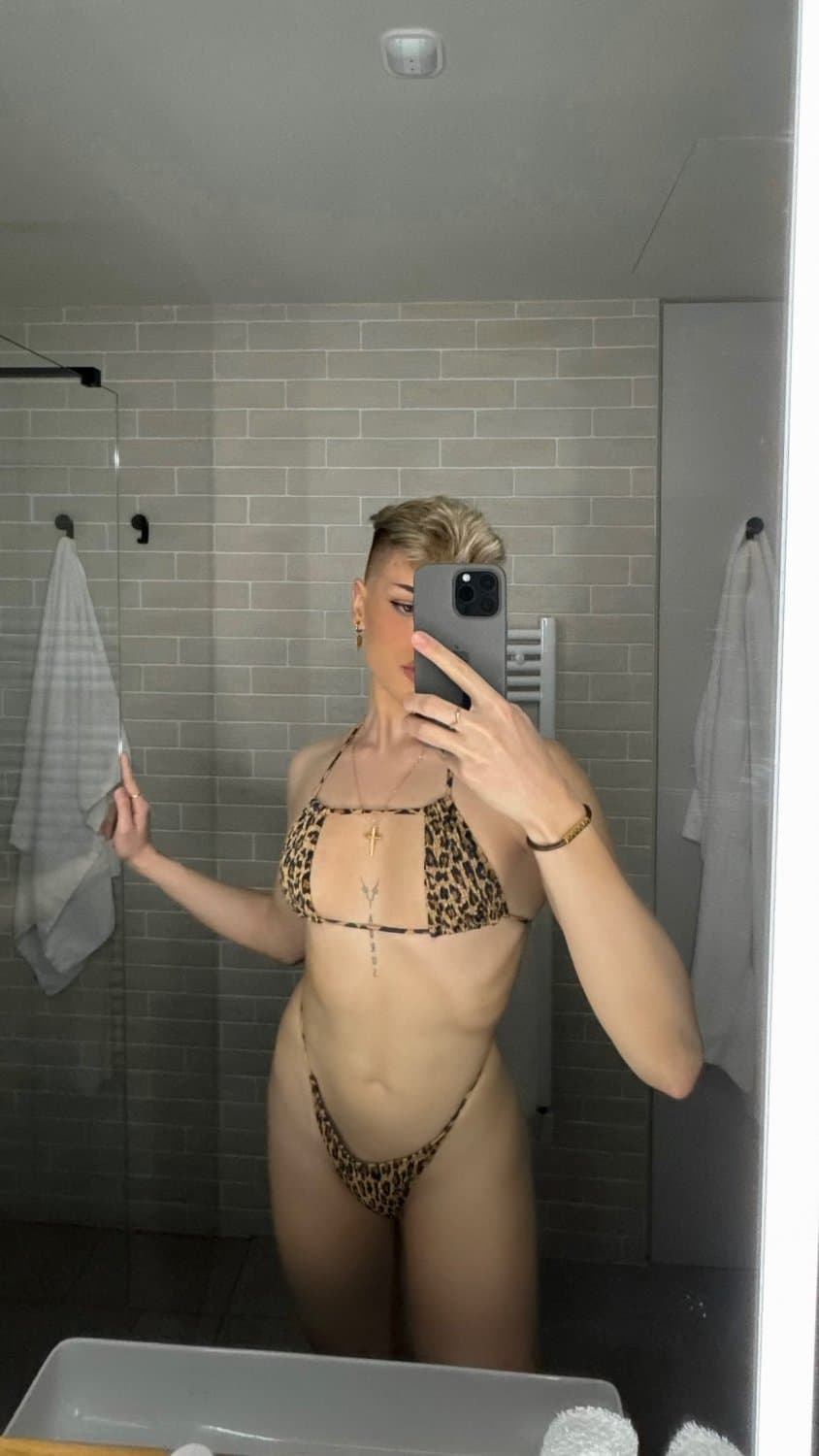 MICHAEL TALL FEMBOY ✨️✨️✨️✨️✨️