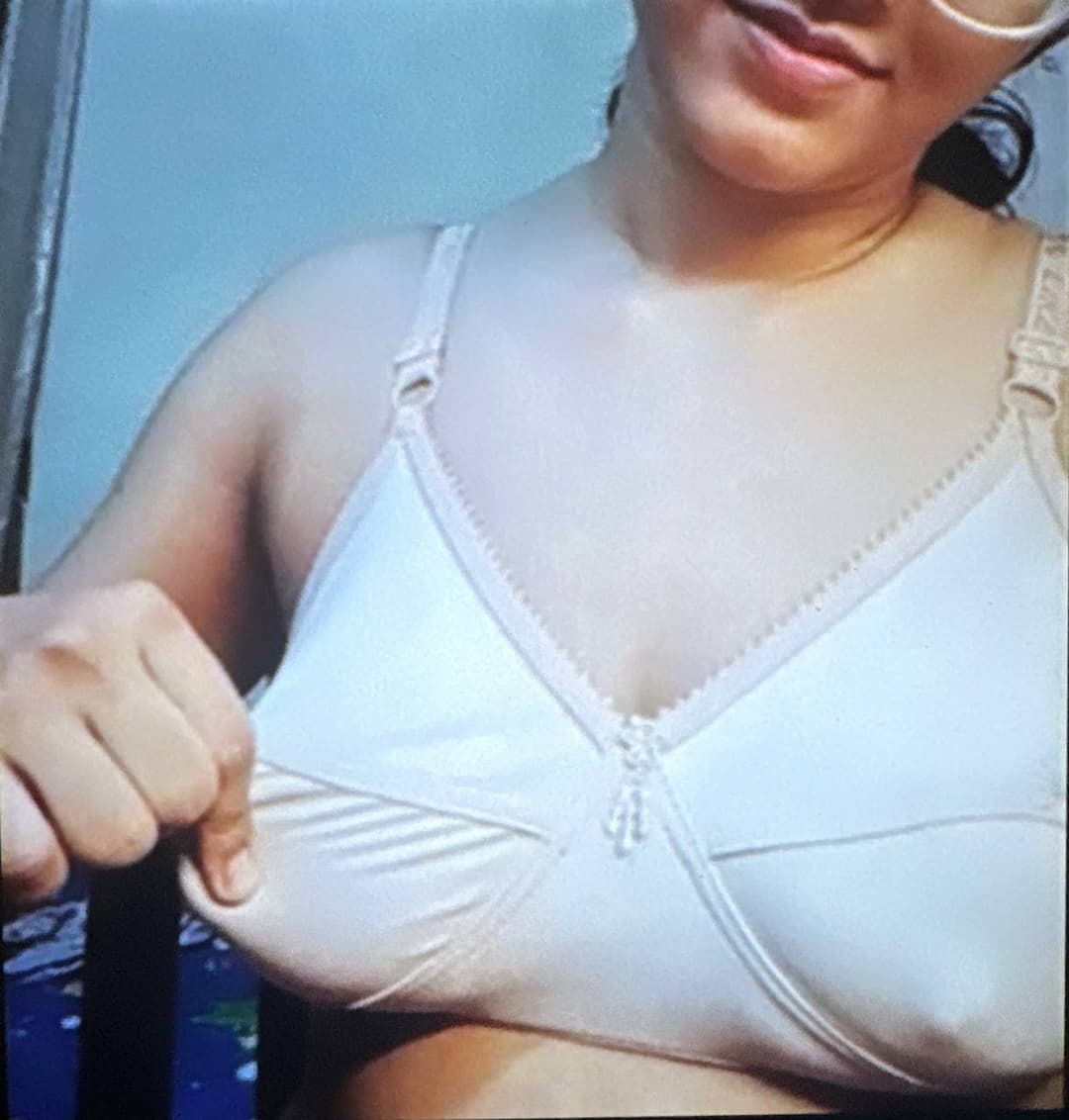 Desi Bangladeshi Hijabi girl Showing her boobs and sexy armprit