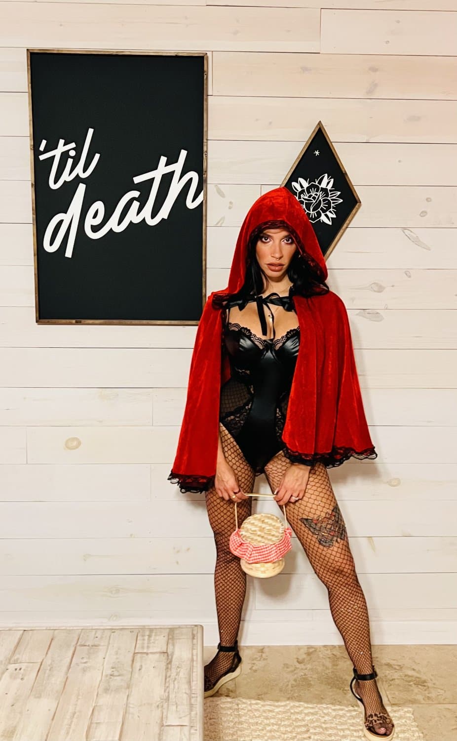 Hotwife orgasms on camera