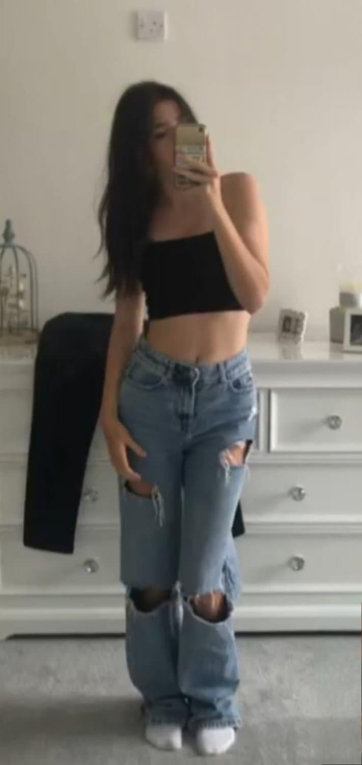 18yo Annabel loves to show off her teen body ;)