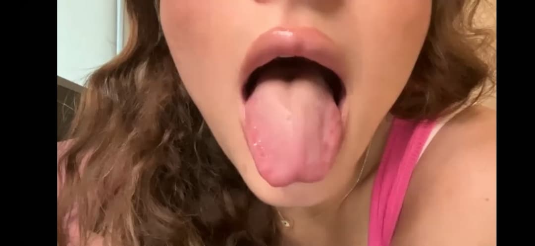 World class slut ready to get her throat abused