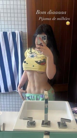 MC Melody ou Bella Angel, qual das duas irmãs gostosinhas que vocês preferem?