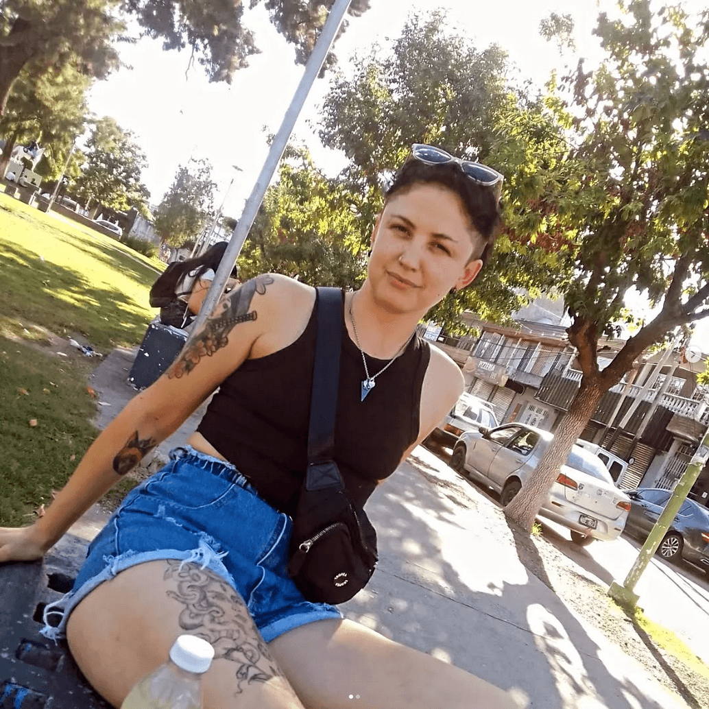 Click to view full size Sexy MILF Argentinian Ava Loves to Pee and Finger Her Pussy!