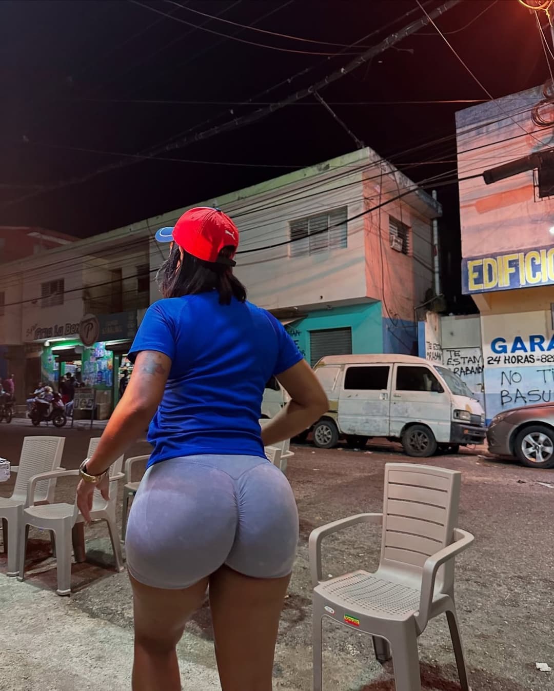 Shortinho de casada putinha sair na rua ?? que tesao que tenho em ver uma casada assim ?