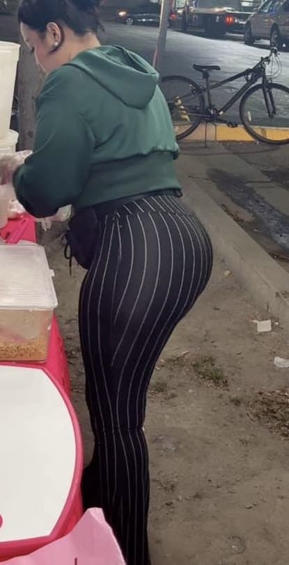 ?la fantasía de todo morro tener a una mamá soltera, madura, milf, con un culo gordo a su merced?