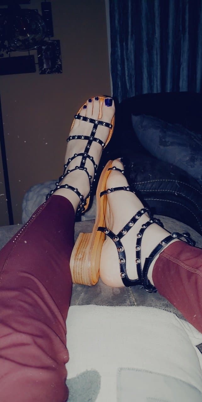 Sissy Austin Grimes Shows Off Feminized Feet!