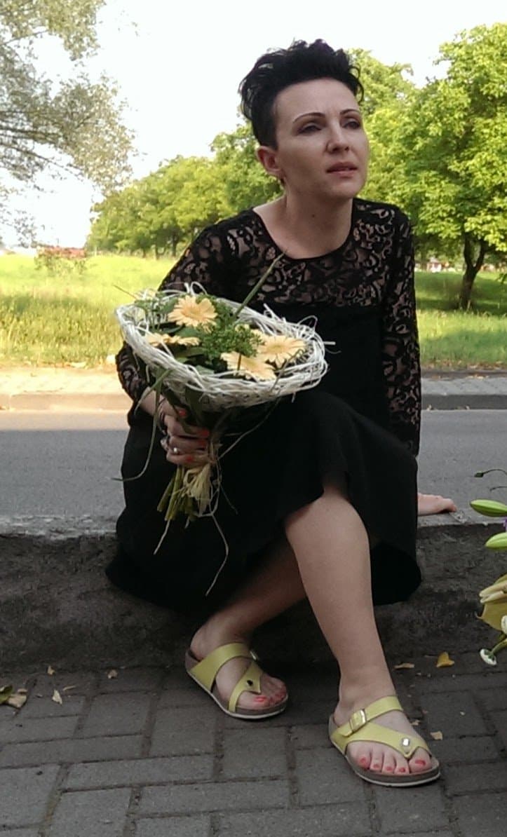 Slut of the week - short haired brunette.