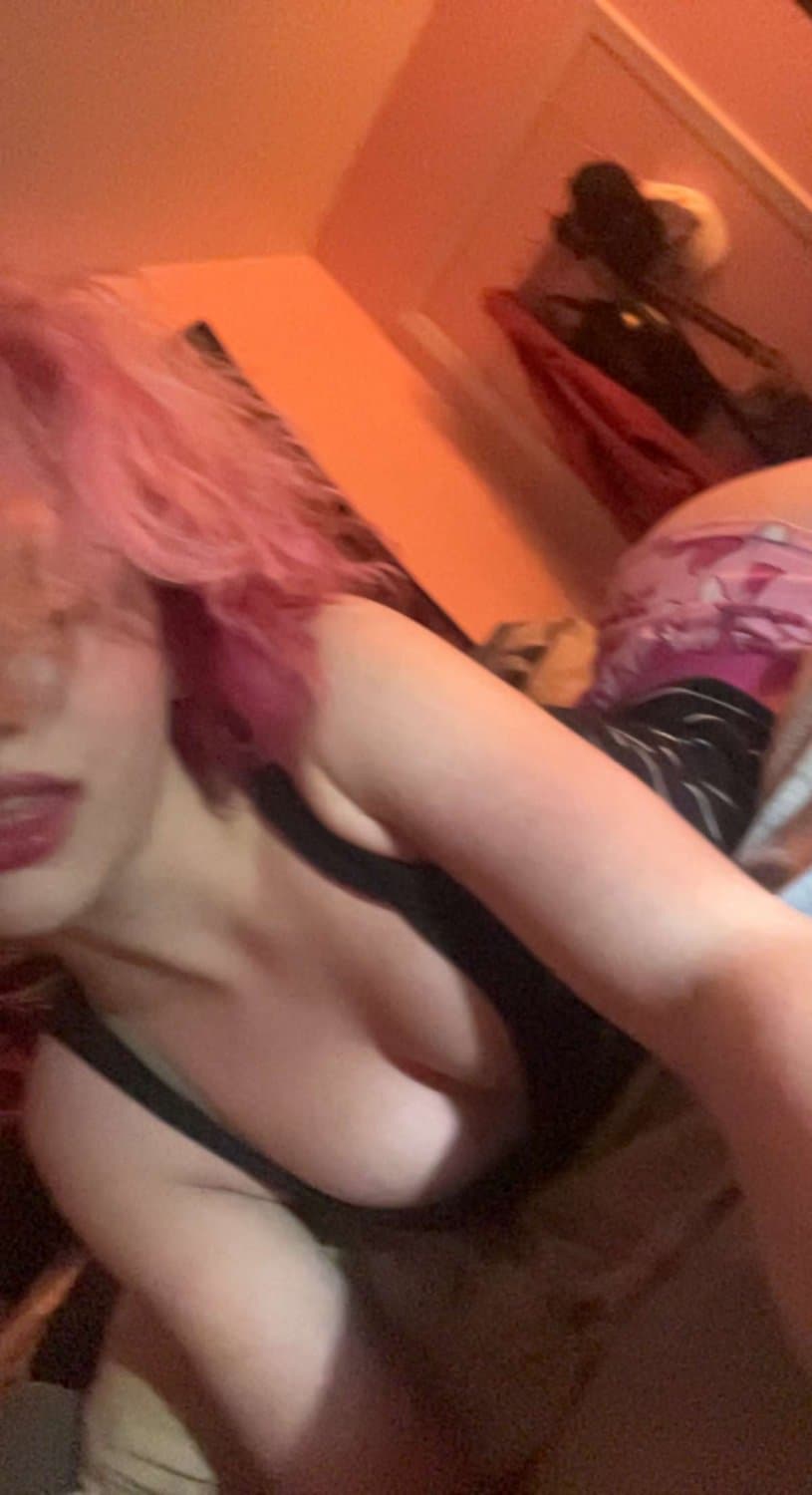 pink haired emo girl arches and shows ass