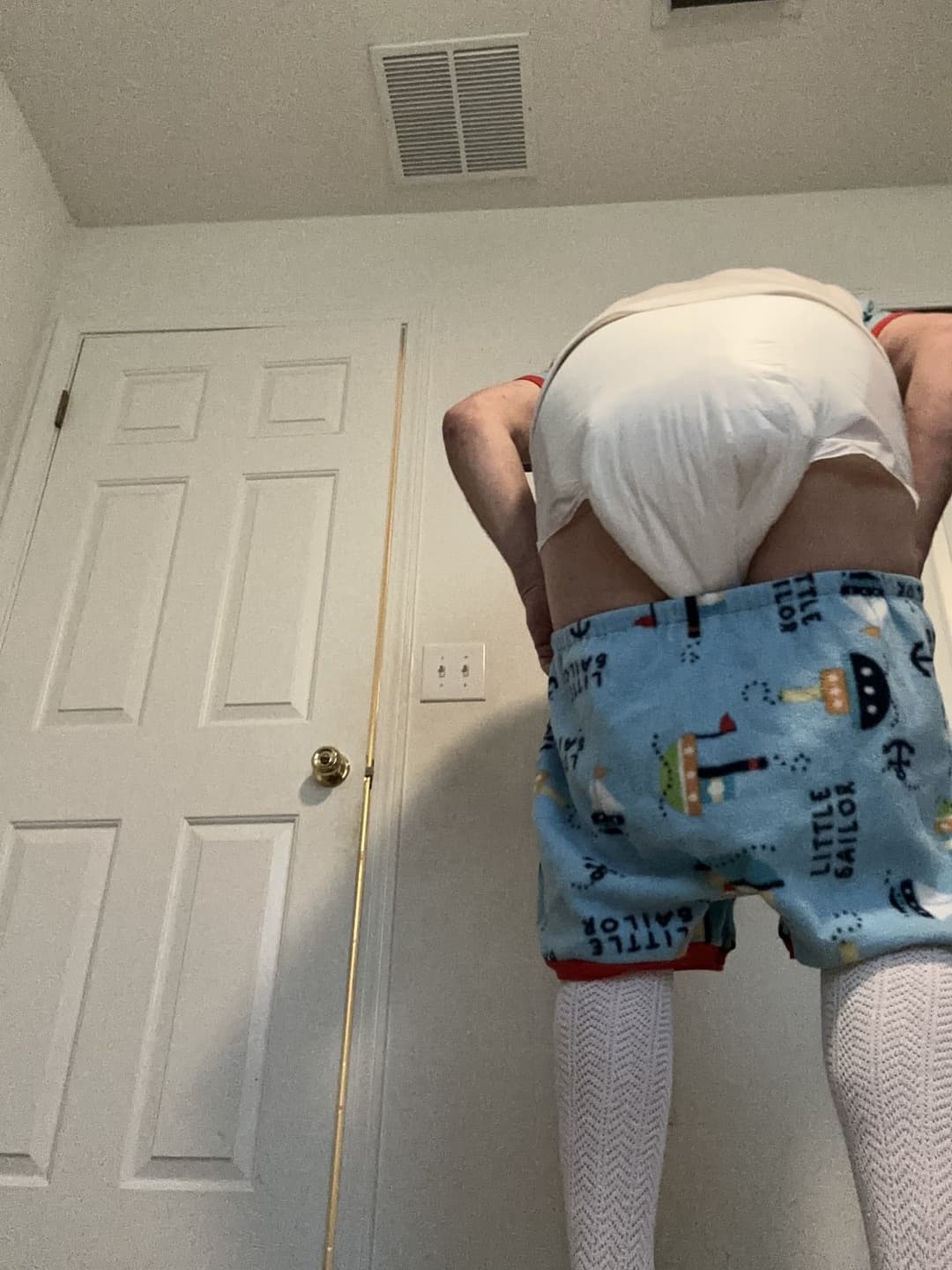 Click to view full size ABDL diapered sissybaby Peter Went in pretty kneesocks