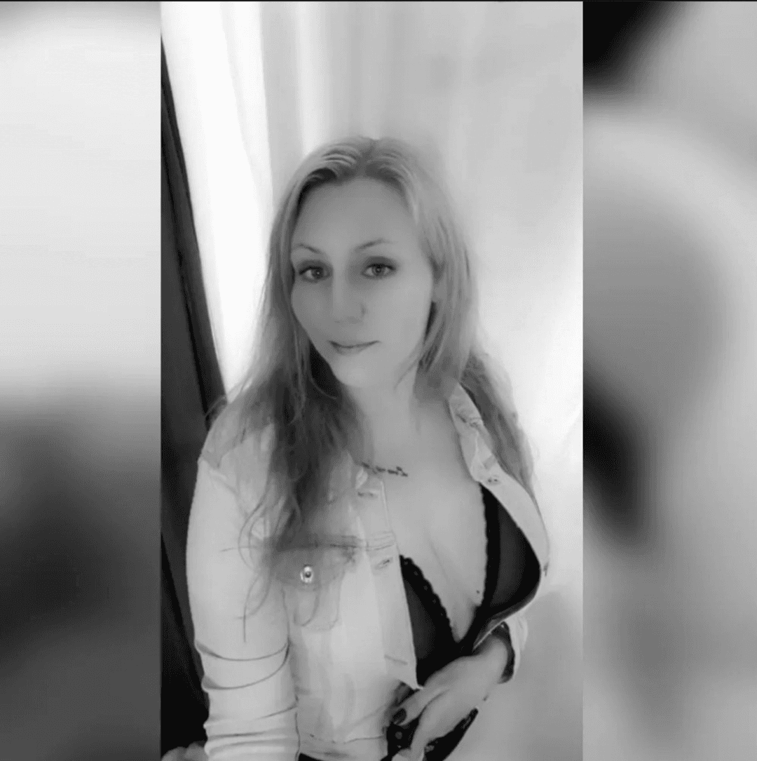 Yvonnethemilf (found my moms nudes in her early 30s)