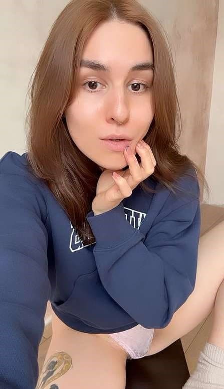 Petite salope belle chatte