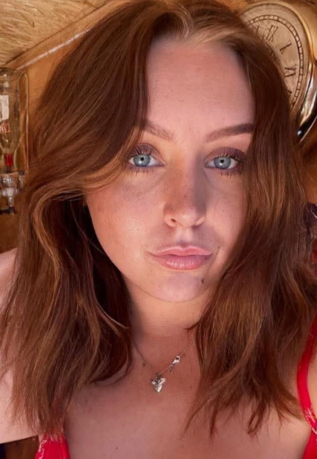 Chloe Munson: filthy slut spitroasted the other weekend after cheating on her boyfriend.Dm for video