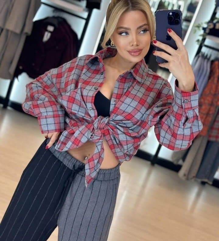 Sexy glamour feet pedicure milf