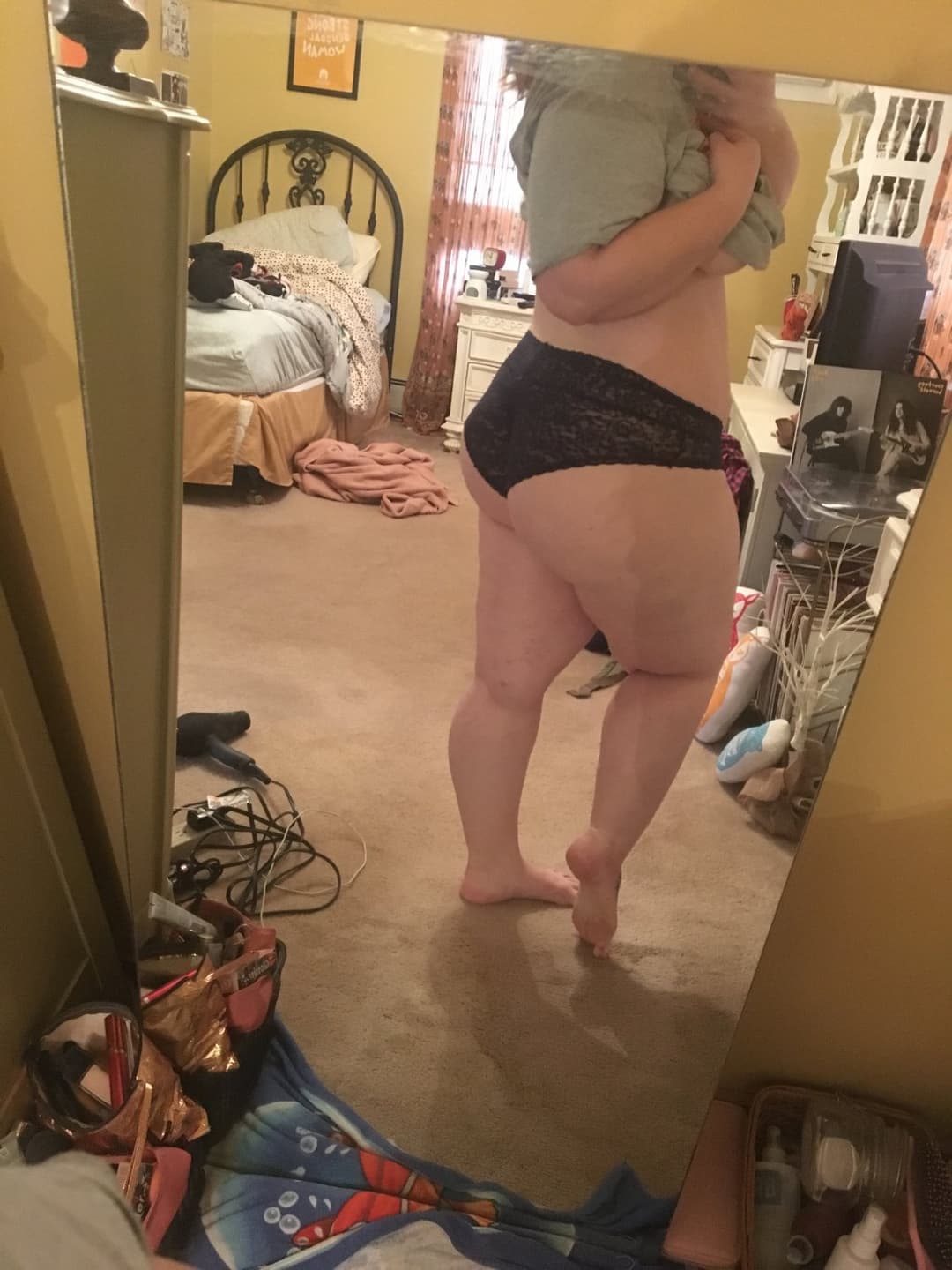 Chubby slut in lace panties