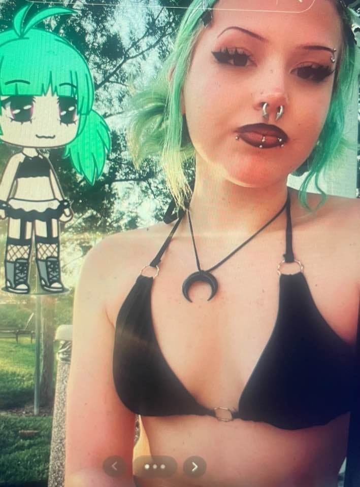 18 year old Alternative Teen Ashlyn