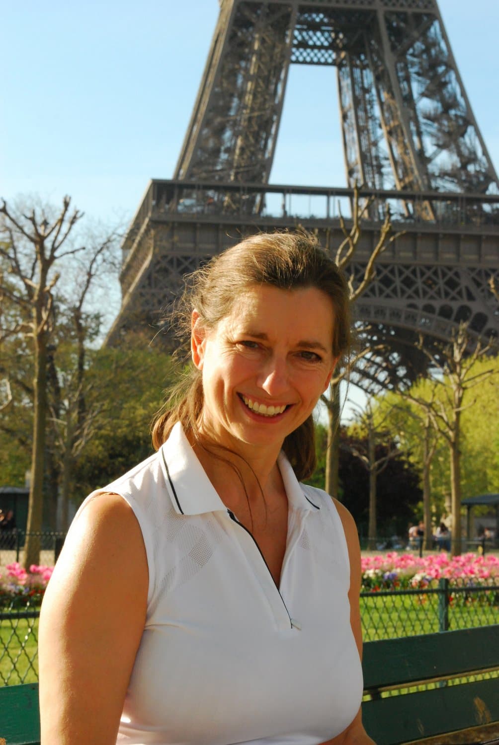 Perfect body GILF loves nude beaches